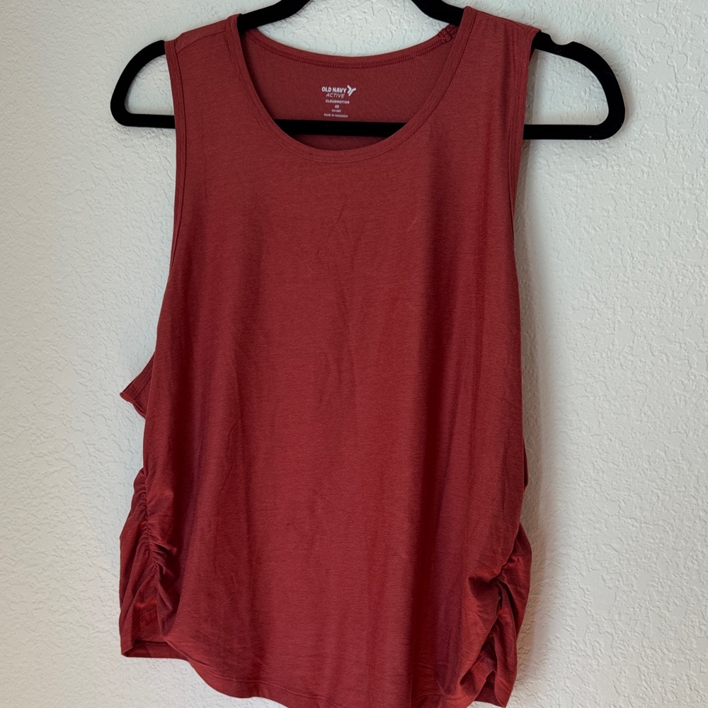 Old Navy Women's Burgundy Muscle Tee NWOT